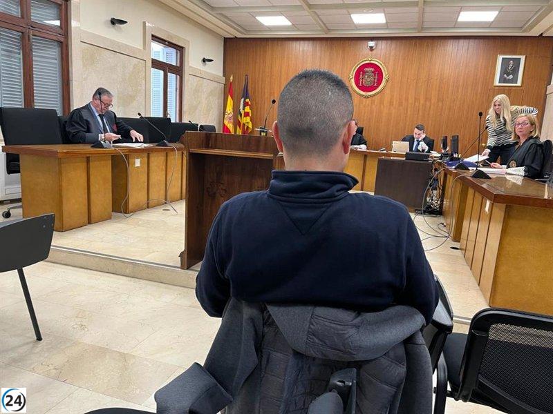 Dos anys de presó i treballs comunitaris per agredir sexualment a la seva ex parella i coaccionar-la amb fotografies.