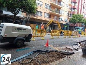 La calle Ramón y Cajal sigue cerrada al tráfico por el asfaltado tras reparar una tubería danyada.

El carrer Ramon y Cajal continua tancat al trànsit mentre s'asfalta la calçada després de reparar la canonada danyada.