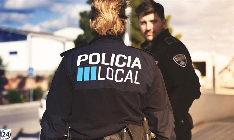 Un home detingut a Alcúdia per apunyalar un altre amb tisores durant una baralla.
Un home detingut a Alcúdia per apunyalar un altre amb tisores durant una baralla.
