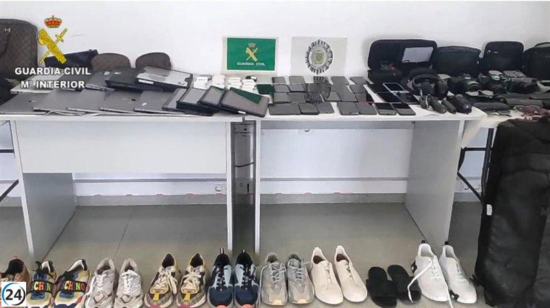 La Guàrdia Civil desmantella a Eivissa una banda de tràfic de drogues i robatoris en cases de luxe.