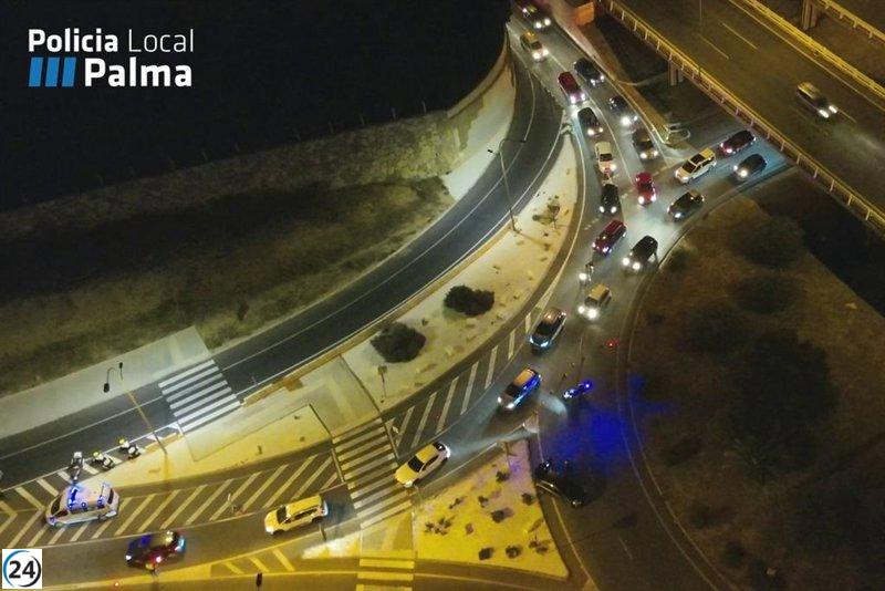 Un control nocturn a Palma acaba amb 33 denúncies i set positius en l'alcoholèmia. 

Un control nocturn a Palma acaba amb 33 denúncies i set positius en l'alcoholèmia.