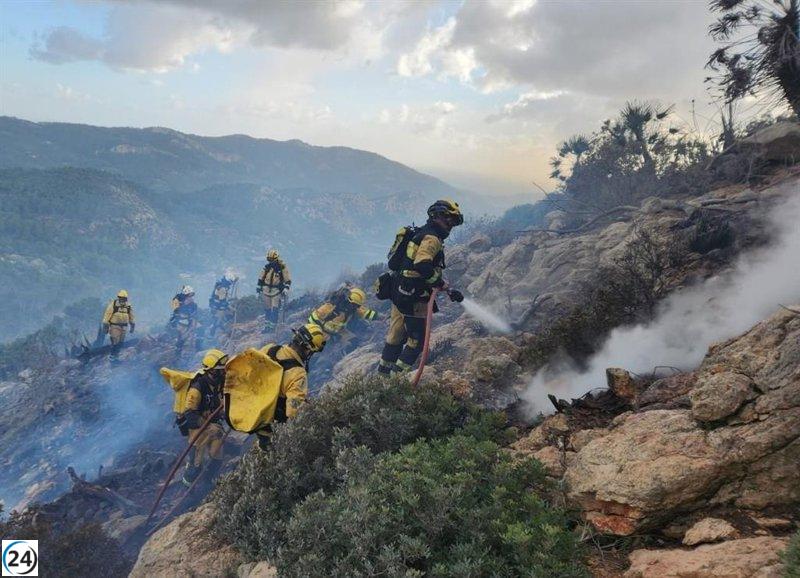 Augmenten a unes 70 les hectàrees cremades per l'incendi forestal d'Andratx.