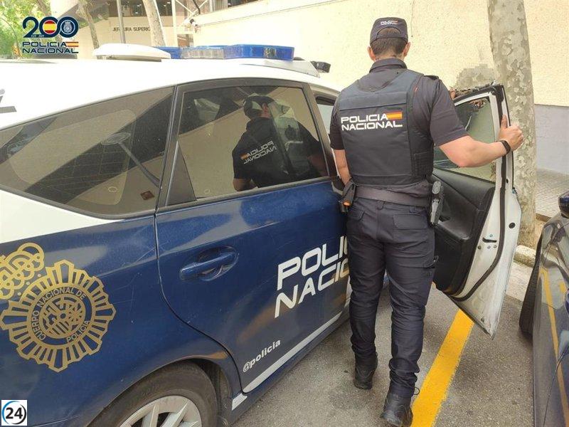 Detenen una dona després de robar en un supermercat de Buenos Aires i agredir diverses persones en la seva fugida.
A woman is arrested after robbing a supermarket in Buenos Aires and assaulting several people in her escape.