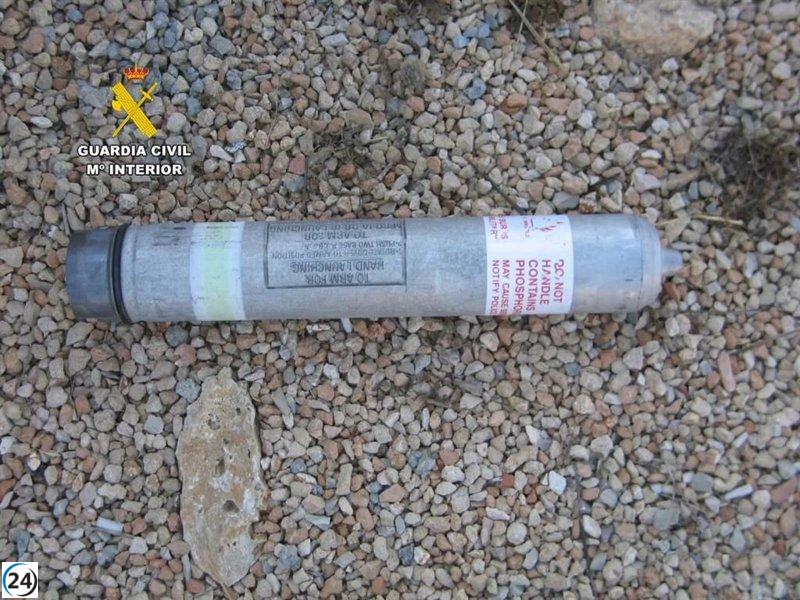 La Guàrdia Civil desactiva un artefacte explosiu trobat per un banyista a Mallorca.

La Guàrdia Civil desactiva un artefacte explosiu trobat per un banyista a Mallorca.