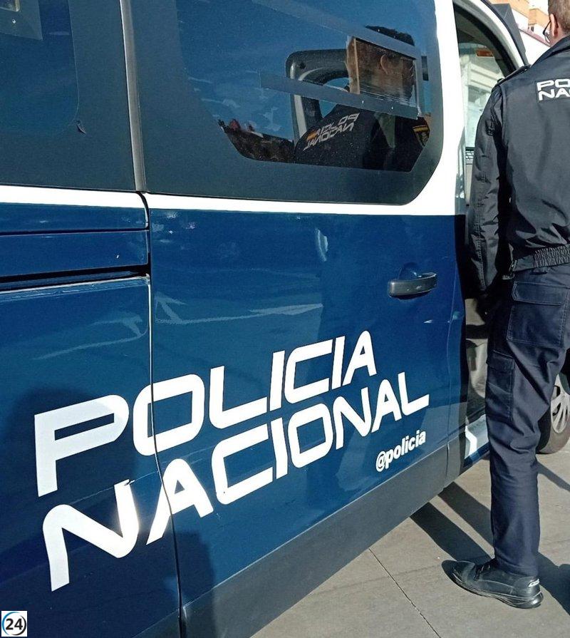 1. Detingut a Eivissa el patró d'una pastera que va obligar els migrants a arrossegar garrafes de combustible.

2. Detingut a Eivissa el patró d'una pastera que va obligar els migrants a arrossegar garrafes de combustible.