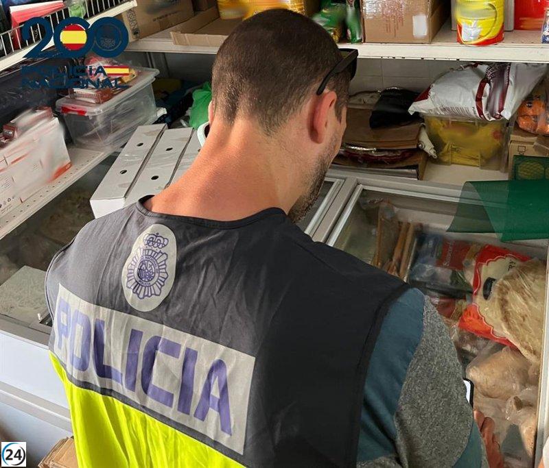 La Policia Nacional identifica tres persones en situació irregular en inspeccionar sis establiments a Maó.

La Policia Nacional identifica tres persones en situació irregular després d'inspeccionar sis establiments a Maó.
