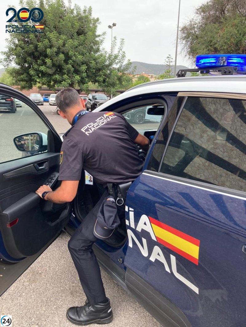 Un jove detingut a Palma per agredir sexualment durant anys als seus dos germans germans menors. 

Un jove detingut a Palma per agredir sexualment durant anys als seus dos germans germans menors.