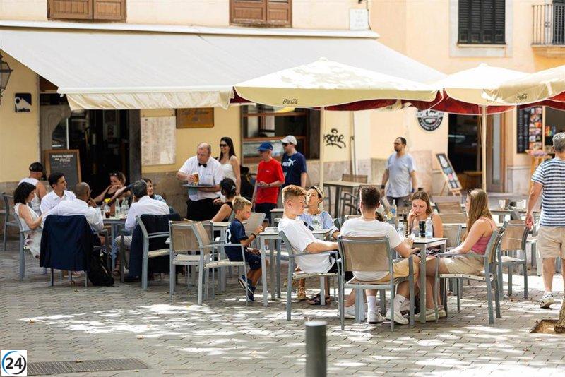 Sindicats i patronal reprenen les negociacions del conveni d'hostaleria aquest dijous amb un acostament en salaris.