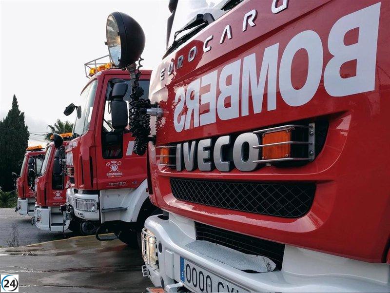 Un incendi a uns apartaments de Sant Antoni (Eivissa) obliga a desallotjar 150 persones.