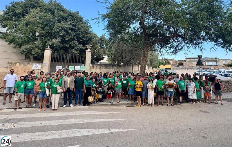 Un centenar de persones es concentren a Algaida en defensa dels docents i contra els 