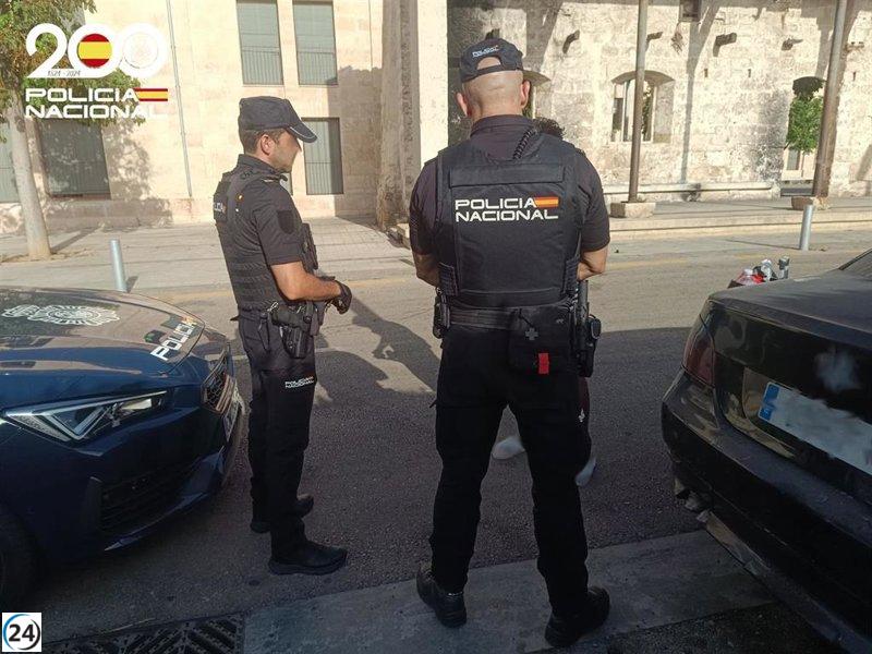 Una dona detinguda per amenaçar amb un ganivet a una altra per recriminar-li que aparcava al seu vial a Palma.

Una dona detinguda per amenaçar amb un ganivet a una altra per recriminar-li que aparcava al seu vial a Palma.