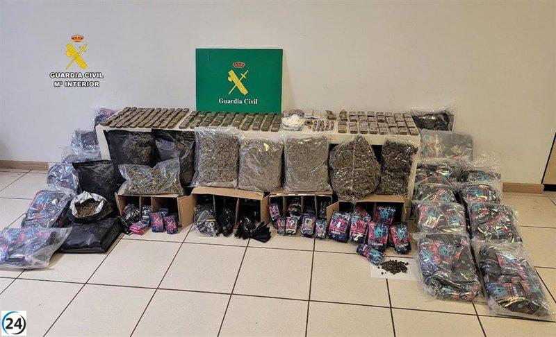 Operació contra el tràfic de drogues per correu: 32 detinguts i més de 50 quilos d'haxix i marihuana intervenits.