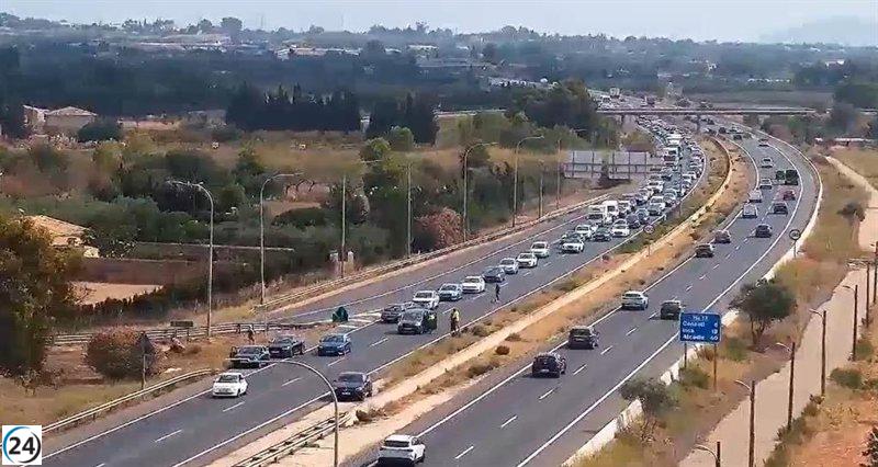 Un accident a l'autopista d'Inca provoca més de 4 quilòmetres de retencions.

Un accident a l'autopista d'Inca provoca més de 4 quilòmetres de retencions.