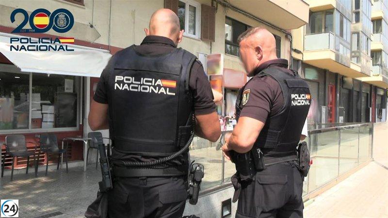 Un home és detingut per agredir un treballador d'un restaurant de Palma i marxar sense pagar.

Un home és detingut per agredir un treballador d'un restaurant de Palma i marxar sense pagar.