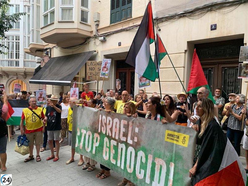 Una centena de persones demanen a Palma protecció per a Flotilla Global Sumud i aturar el genocidi a Palestina. 

Més d'un centenar de persones demanen a Palma protecció per a Flotilla Global Sumud i aturar el genocidi a Palestina.