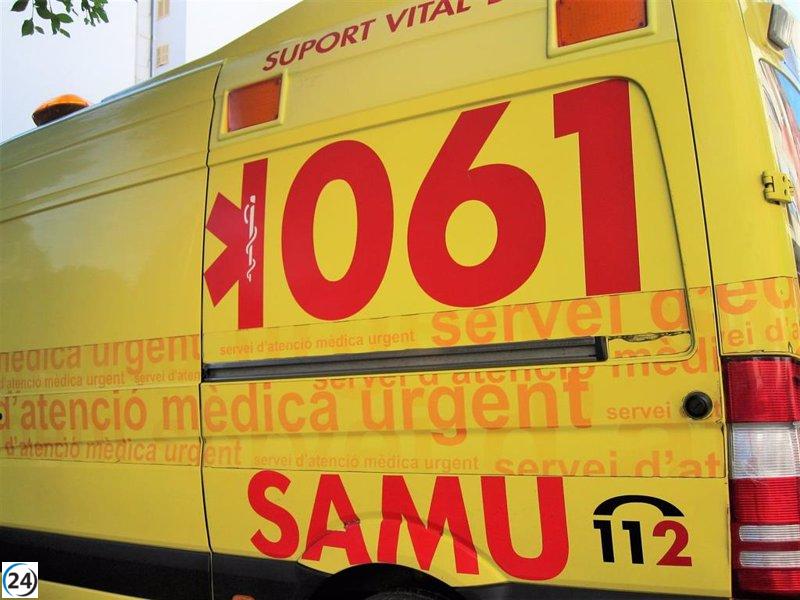 Rescatat un motorista de 35 anys després de caure per una paret de cinc metres a Esporles (Mallorca).