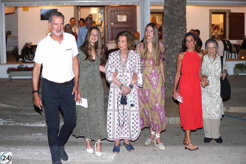 La Familia Reial surt a sopar a un restaurant del Portitxol, a Palma.

La Família Reial surt a sopar a un restaurant del Portitxol, a Palma.