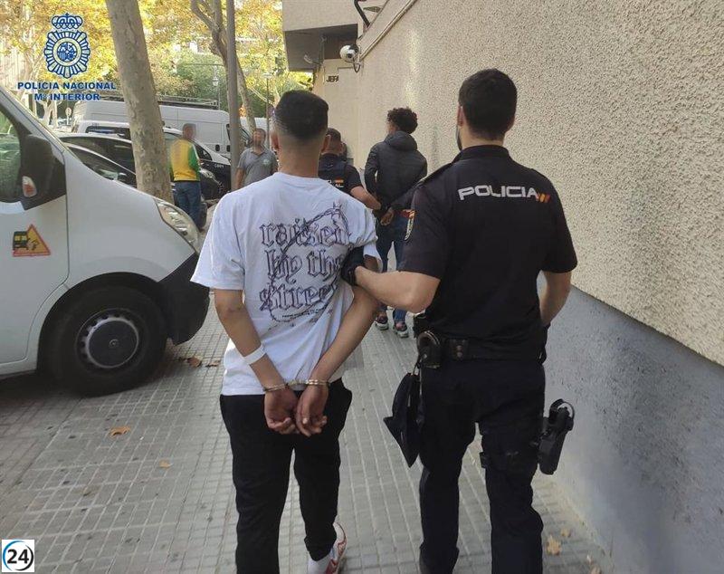 Dos detinguts per robar en diversos vehicles i amenaçar els que els van recriminar aquesta acció a Palma.