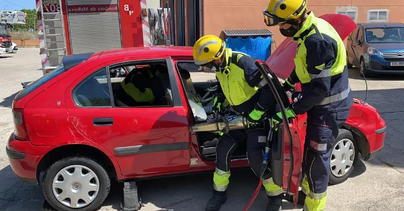 Els bombers de la ciutat de Palma reben nou equip per a millorar les seves tasques de rescat i emergències
